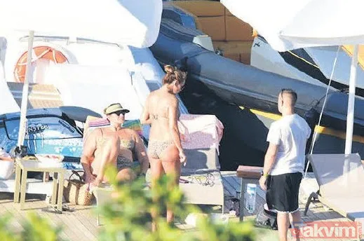 Pınar Altuğ leopar bikisiniyle sere serpe yakalandı 20'liklere taş çıkardı! 47'lik Pınar Altuğ adeta düşman çatlattı - 9