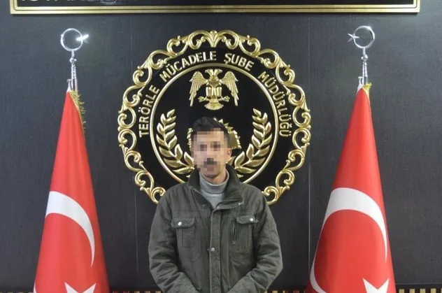 Terör örgütü PKK'nın elebaşı Abdullah Öcalan'ın pankartını asan 2 şüpheli yakalandı