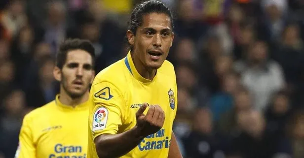 Mauricio Lemos imzayı atıyor
