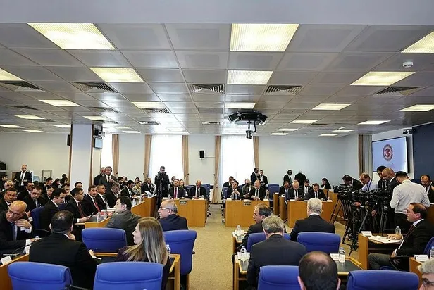 cumhurbaskani-yardimcisi-cevdet-yilmazdan-tek-hane-enflasyon-aciklamasi-tum-politika-araclari-kararlilikla-kul-1697818931608.jpeg Cumhurbaşkanı Yardımcısı Cevdet Yılmaz'dan tek hane enflasyon açıklaması: "Tüm politika araçları kararlılıkla kullanılmaya devam edilecektir"-2