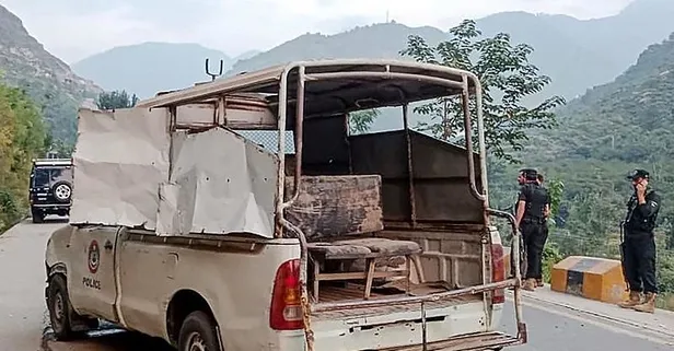 Pakistan’da diplomatları taşıyan araç konvoyu el yapımı bir patlayıcıyla hedef alındı: Ölü ve yaralılar var