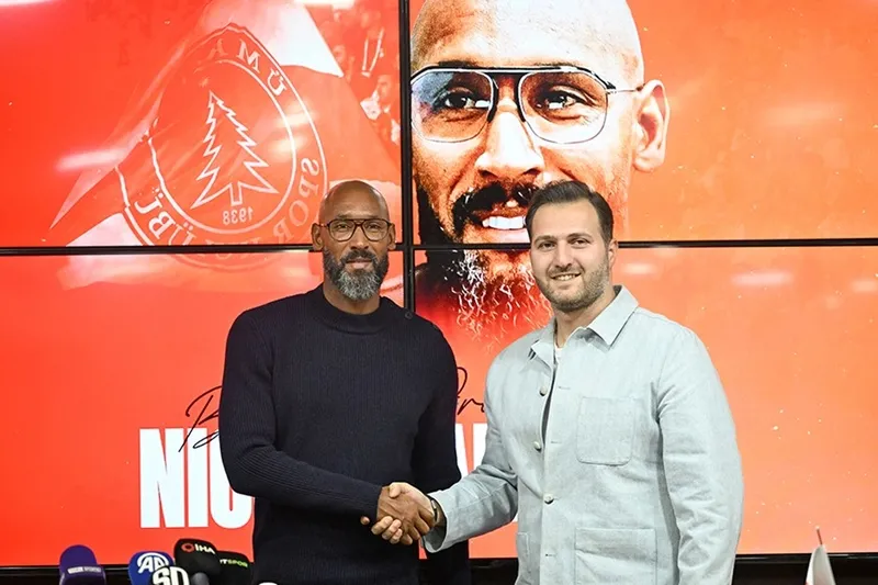 nicolas-anelka-umraniyespordaki-gorevinden-ayrilip-esku-kulubune-ates-puskurdu-1720458426237.jpg Nicolas Anelka Ümraniyespor'daki görevinden ayrılıp eski kulübüne ateş püskürdü!-3