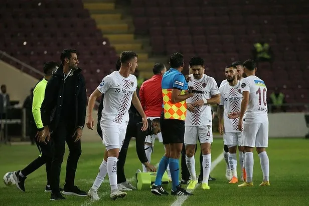 hatayda-gol-duellosu-hatayspor-basaksehir-3-3-berabere-kaldi-1667849083886.jpeg Hatay'da gol düellosu! Hatayspor-Başakşehir 3-3 berabere kaldı-3