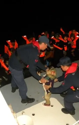 Balıkesir'de 12 düzensiz göçmen yakalandı
