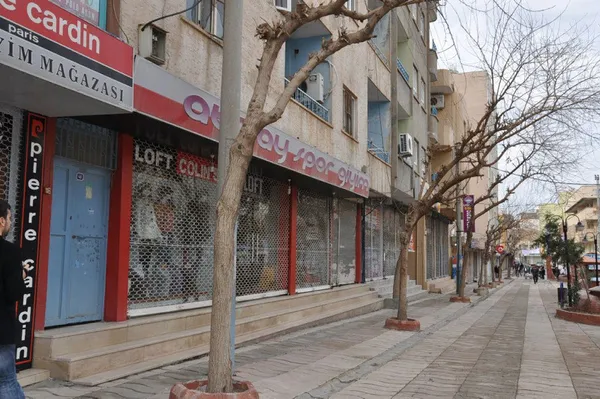 rant-ceteleri-kulagina-fisildadi-kilicdaroglu-geri-adim-atti-1683787924048.jpg Meclis'te kabul etti AYM'ye koştu! Esnaf düşmanı Bay Bay Kemal-6