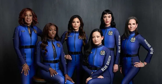 Katy Perry'in 10 dakikalık uzay yolculuğu sona erdi! Dünyaya döner dönmez ilk iş toprağı öptü