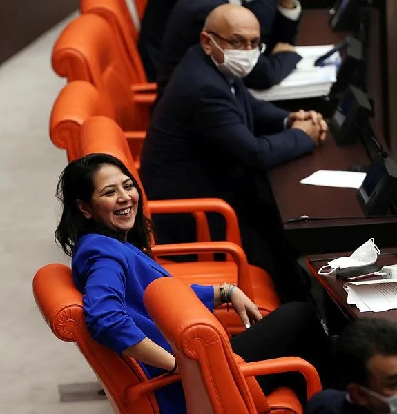 Türkiye İşçi Partisi Milletvekili Sera Kadıgil'den Müslamanlara alçak sözler!-3