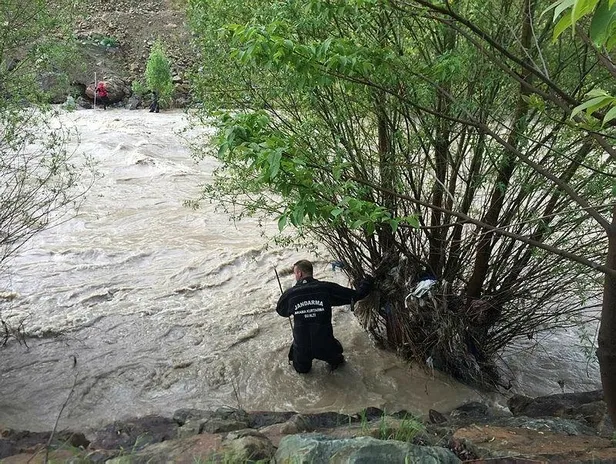 Feci kazada bir acı haber daha! Ebe Büşra'nın ardından annesinin de cansız bedeni bulundu, babası aranıyor-3