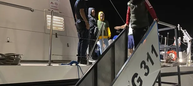İzmir açıklarında 32 göçmen yakalandı