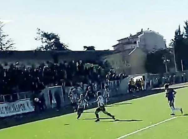 1649765666218.jpg Yeşil sahada amigo terörü! Yumrukla burnu kırıldı kafasına kramponla tekme atıldı-2