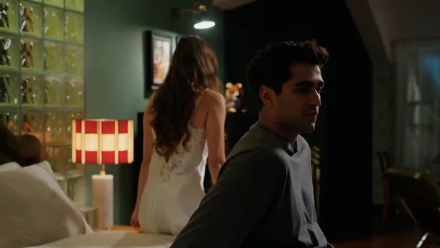 yali-capkininda-tuylerin-urpermesine-neden-olan-olay-seyran-pelin-ferit-alayi-hapi-yuttu-yasananlar-akil-kari-1698051027101.jpg Yaşananlar akıl kârı değil: Yalı Çapkını'nda tüyleri diken diken edecek olay! Seyran, Pelin, Ferit hapı yutacak-7