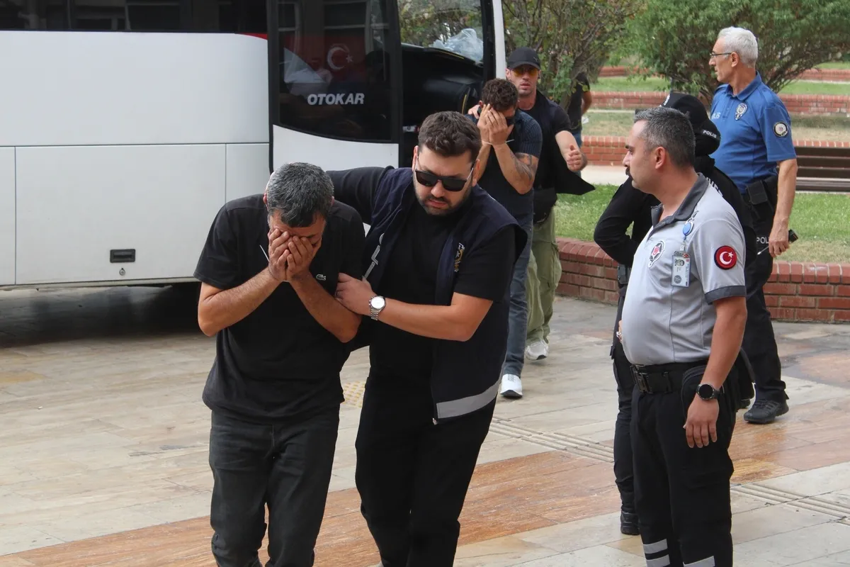 1789650598119.jpeg Aydın merkezli 7 ilde 11 milyarlık yasa dışı bahis operasyonu-4
