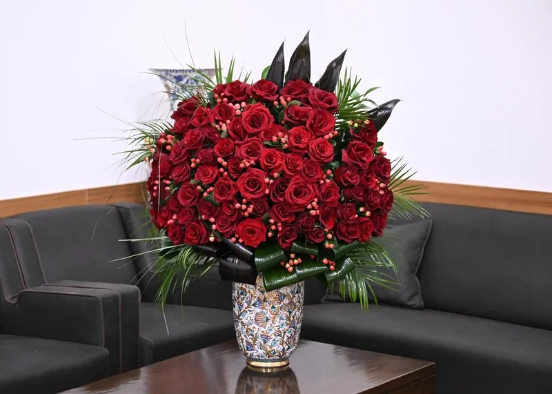 bahceliden-baskan-erdogana-anlamli-dogum-gunu-hediyesi-72-gul-detayi-allah-lafzi-hz-muhammedin-adi-ve-fetih-su-1772102680876.jpeg Bahçeli'den Başkan Erdoğan'ın 72. yaşına özel 72 gül | Allah lafzı, Hz. Muhammed'in adı ve Fetih Suresi detayı-2