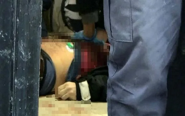 SON DAKİKA: Beyoğlu'nda dehşet anları: Boğazından bıçaklayıp kaçtı-4