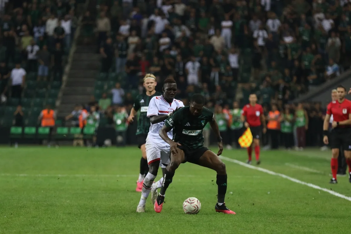 kocaelispor-super-ligde-samsunsporu-1-0-yendi-1788726978996.jpg Kocaelispor üst üste 3. maçını kazandı