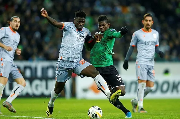 Medipol Başakşehir muhteşem geri dönüşle turladı! Mönchengladbach 1-2 Başakşehir (MAÇ SONUCU)
