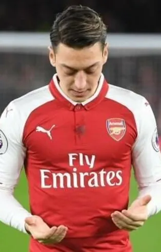 Mesut Özil'den Doğu Türkistan paylaşımı