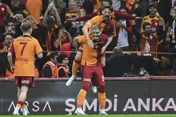 aslan-fenerle-puan-farkini-yine-9a-cikardi-galatasaray-sov-6-0-1681506190095.jpeg Galatasaray'dan Kayserispor'a gol yağmuru: 6-0-3