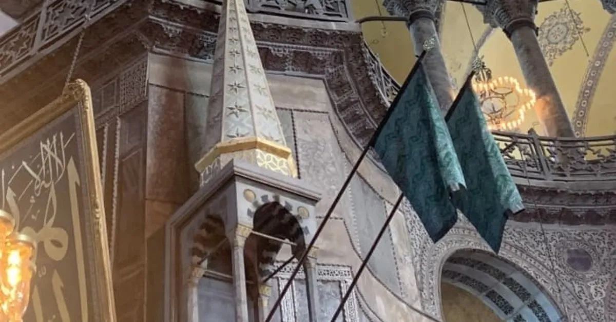 Yesil Sancak Anlami Nedir Ayasofya Ya Asilan Yesil Sancak Ne Anlama Geliyor Takvim