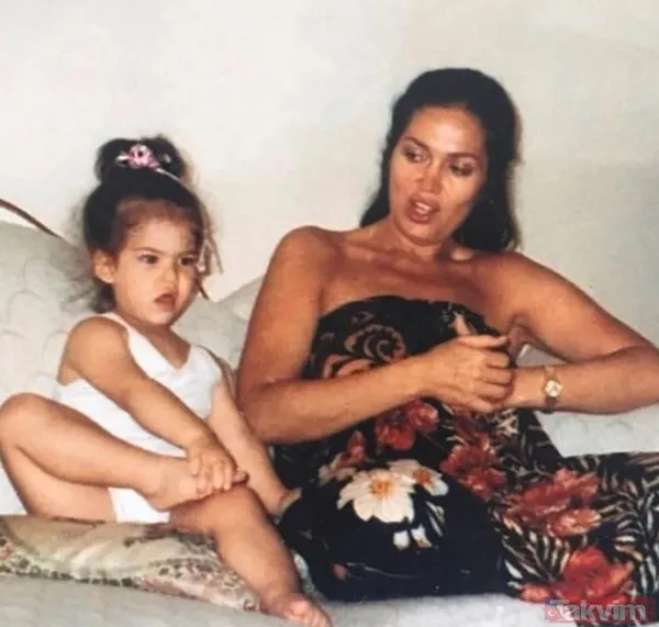 4 yıl aynı yastığa baş koydular! Yeşilçam'ın Sultan'ı Türkan Şoray ile Cihan Ünal’ın aile pozu! Yağmur Ünal 1984’teki o kareyi ilk kez yayınladı... - 5