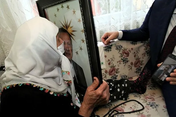 93 yaşındaki Aliye Saraç'ın Cumhurbaşkanı sevgisi: Kurban olduğum Allah'ım, ölmeden görüştürür inşallah-2