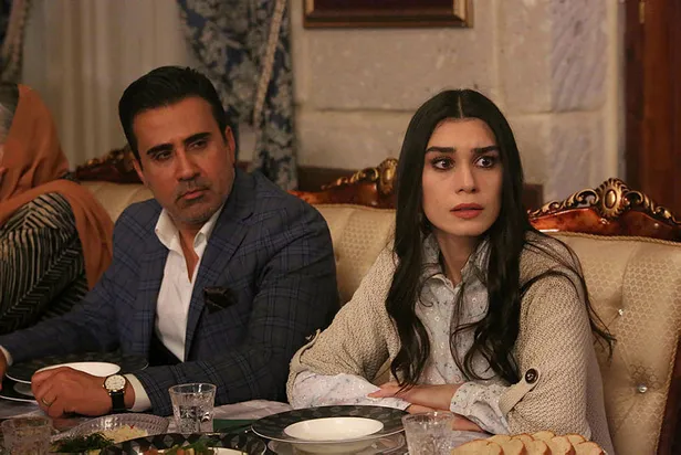 Burcu Kıratlı, Külliye'deki davete hazırlanıyor-3