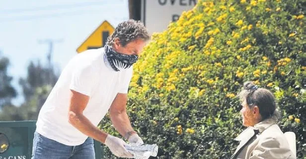 Cindy Crawford'un eşi Rande Gerber, Malibu'da evsiz insanlara yemek dağıttı