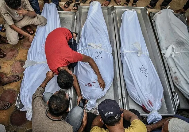 Katil İsrail'in soykırımına karşı çıkan Yahudi aktivist Londra'da tutuklandı! "Suç ortağı olmanızı istiyor"-4