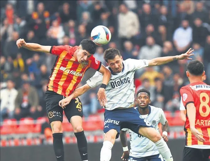 Mert Hakan yine başrolde!