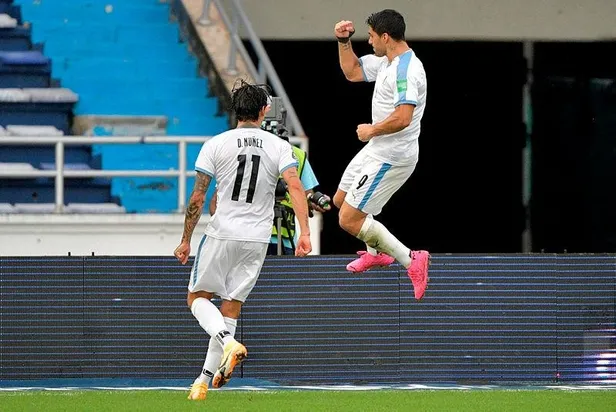 dunyaca-unlu-futbolcu-luis-suarezin-italyadaki-dil-sinavi-ortaligi-karistirdi-4-kisi-icin-yargilanma-talebi-1624296140628.jpeg Dünyaca ünlü futbolcu Luis Suarez'in İtalya'daki dil sınavı ortalığı karıştırdı! 4 kişi için yargılanma talebi-2