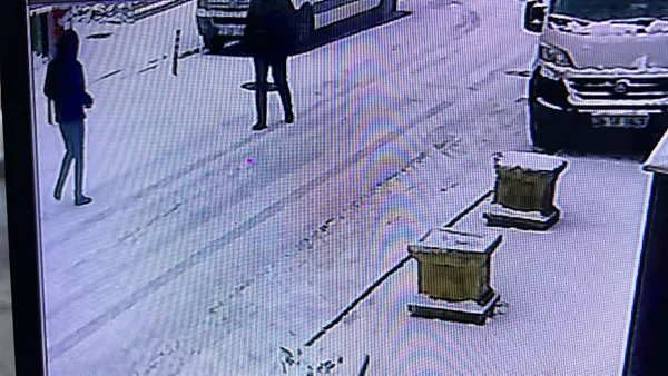 ise-giderken-tanimadigi-bir-kisi-tarafindan-bicaklanarak-olduruldu-anne-ben-bicaklandim-neredesin-annem-1647848761385.jpg İşe giderken tanımadığı bir kişi tarafından bıçaklanarak öldürüldü! 'Anne ben bıçaklandım, neredesin annem'-5