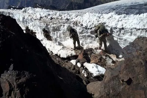 Son dakika: Pençe harekatından yeni görüntüler! Hakurk'taki terör hedefleri füzelerle imha edildi-1