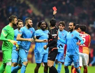 Arena'da kartlar havada uçuştu