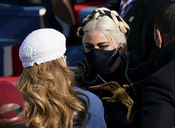 lady-gaga-ve-jennifer-lopez-joe-bidenin-yemin-toreninde-konser-verdi-1611170427982.jpg