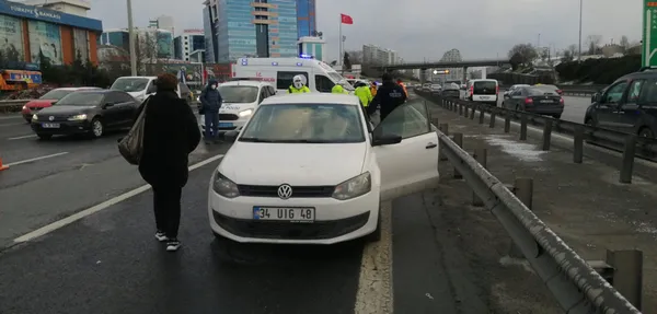 son-dakika-temde-olumlu-kaza-taksinin-carptigi-surucu-olay-yerinde-hayatini-kaybetti-taksici-olay-yerinden-kac-1642577988260.jpg SON DAKİKA: TEM'de ölümlü kaza! Taksinin çarptığı sürücü olay yerinde hayatını kaybetti taksici olay yerinden kaçtı-2