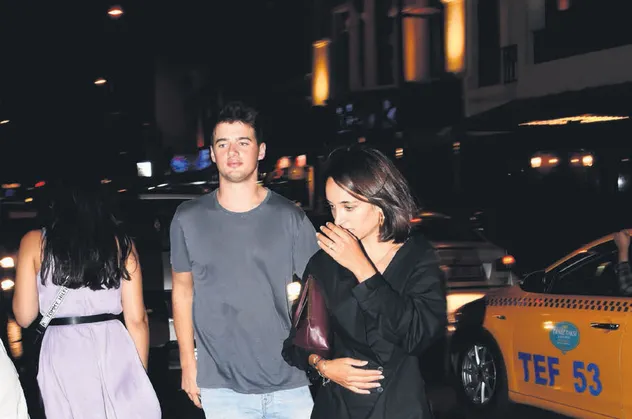 Melisa Tapan ile Caroline Koç'un yeğeni Nicholas Giraud birlikte görüntülendi