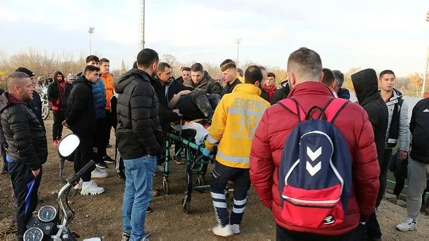 edirnede-amator-ligde-meydana-gelen-kavgada-6-kisi-gozaltina-alindi-taraftarlarin-uzerinden-satir-ve-bicak-cik-1670786979561.jpeg Edirne'de amatör ligde meydana gelen kavgada 6 kişi gözaltına alındı! Taraftarların üzerinden satır ve bıçak çıktı-3