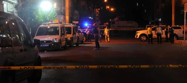 AK Parti İl Başkanlığı önünde polise saldırı!