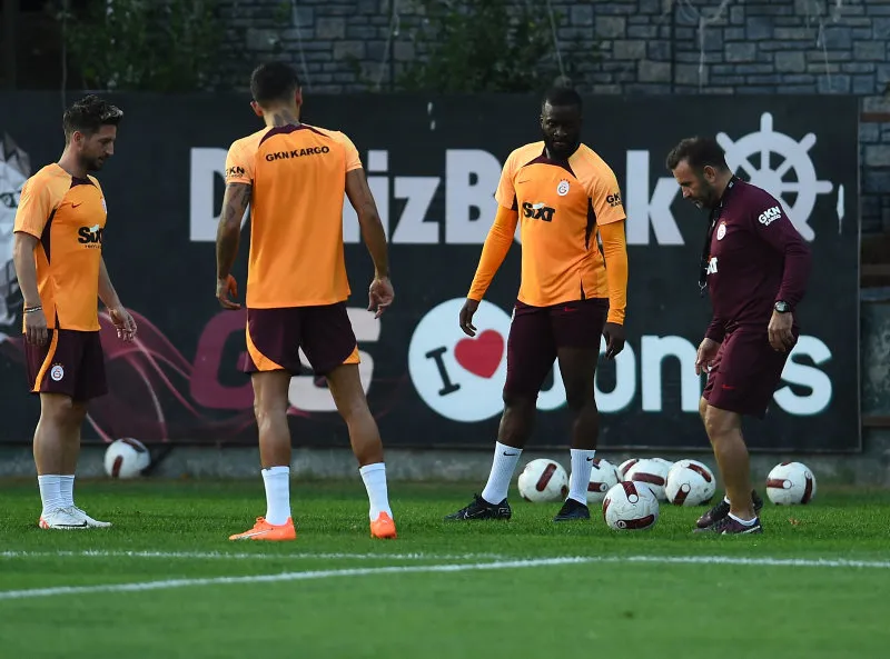 Okan Buruk'tan Zaha kararı! İşte Galatasaray'ın Samsunspor maçı 11'i - 1