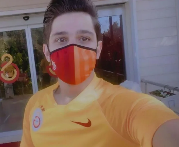 galatasaray-mostafa-mohamedin-tercumanligini-yapmasi-icin-suriyeli-youtuber-mahmoud-makkiyi-ise-aldi-1612974495880.jpeg Galatasaray Mostafa Mohamed’in tercümanlığını yapması için Suriyeli Youtuber Mahmoud Makki’yi işe aldı-3