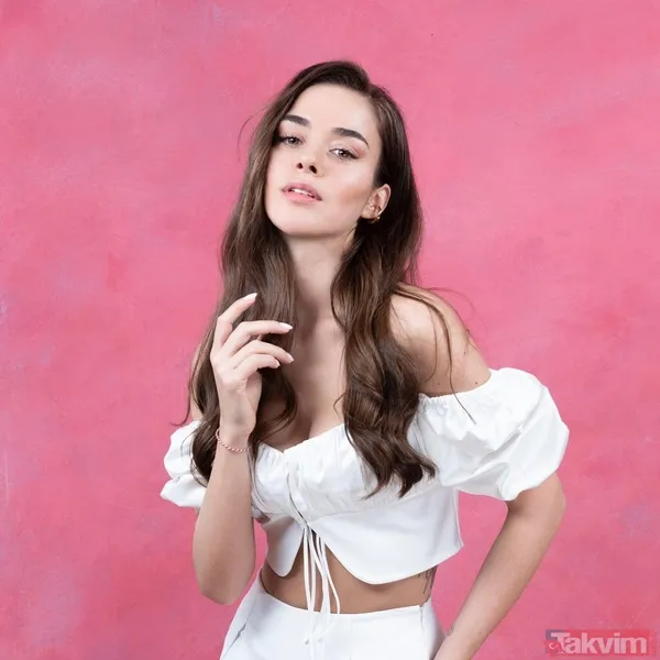 Bensu Soral sere serpe uzandı fit hali ve güzelliğiyle beğeni topladı! Gören dönüp bir daha baktı herkes tek bir şeyi merak etti - 4