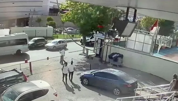 Beylikdüzü'nde banka soyup 80 bin dolar çalan hırsızların soygun anı kameralara yansıdı-5