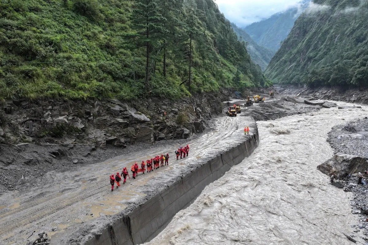 Nepal'de bilanço ağırlaşıyor! Tibet'te baraj patladı, kırmızı alarm verildi: "Yükseklere kaçın" uyarısı-3