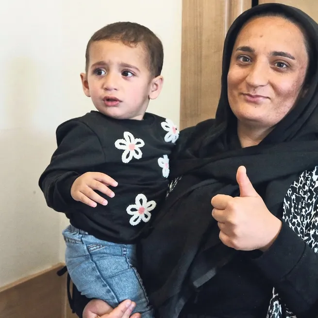 İşitme engelli ailenin bebeğine biyonik kulak ameliyatı: İlk kez sesleri duydu