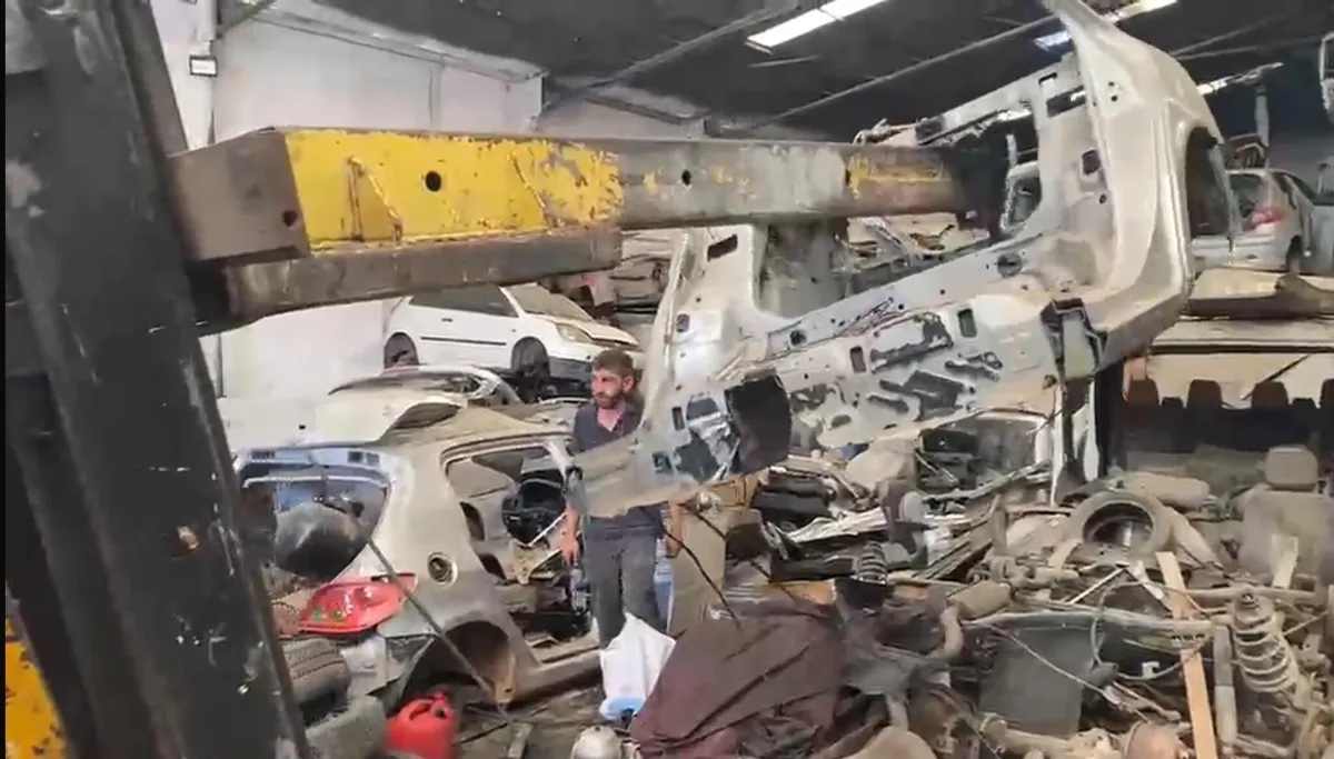 ankarada-change-arac-operasyonu-3-supheli-gozaltina-alindi-1786599606261.jpeg Operasyonda şasi numarası silinmiş 4 motor ile araç parçaları ele geçirildi.