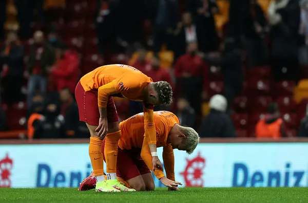 1638779588819.jpg Galatasaray'da Muslera'dan takım arkadaşlarına uyarı-4