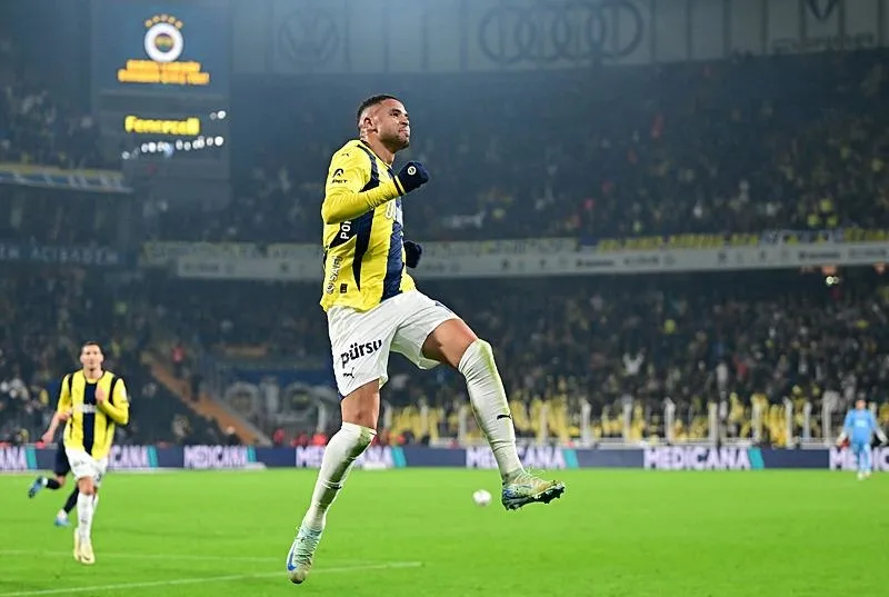 En-Nesyri kafasını kullanıyor!