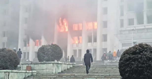 Kazakistan'da gaz fiyatlarını bahane ederek başlatılan gösterilerde, hükümetin istifasına rağmen olaylar büyüyor