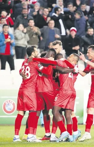 Helal olsun sana Yiğido! Sivasspor, Cluj'u farklı yenerek gruptan çıkmayı garantiledi | Spor haberleri