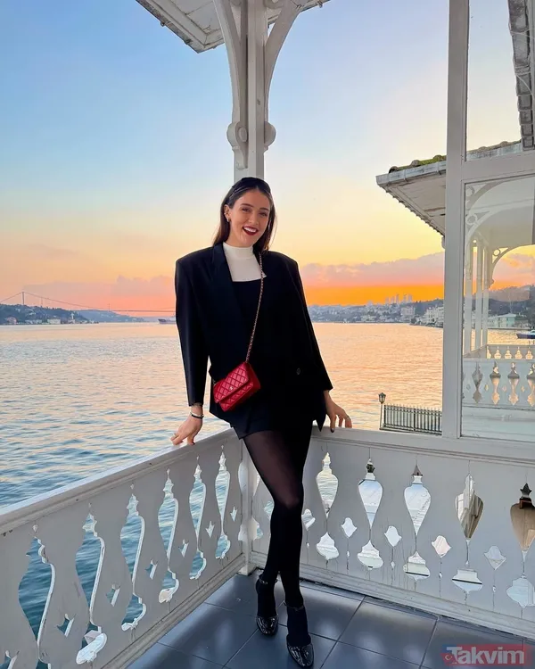 Zehra Güneş mini elbisesiyle art arda paylaştı! Yorum yağdı: “Senden dolayı arkadaki güzelliği göremedim” - 5